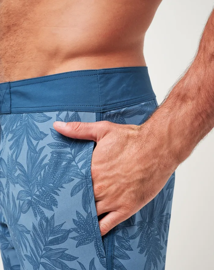 Men Shorts TravisMathew NO WAKE ZONE BOARDSHORT Captains Blue