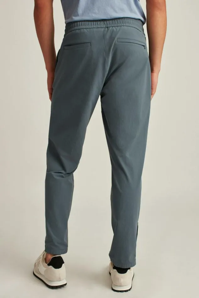 Men The Crossover Jogger Ash Black Bonobos Joggers and Athleisure
