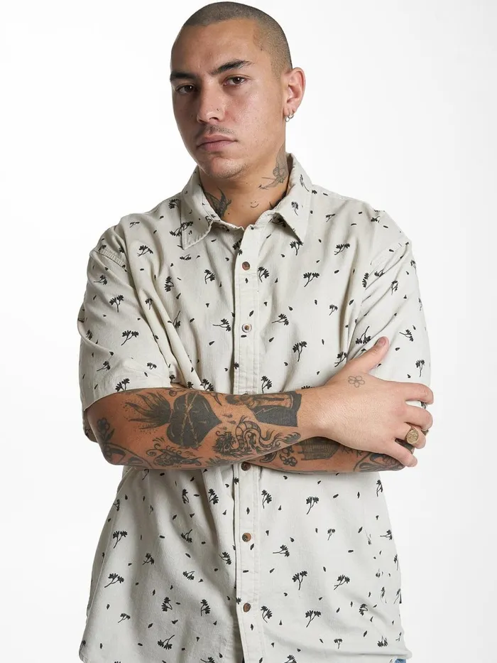 Mens Hell Raised Short Sleeve Shirt Oatmeal Thrills Shirts