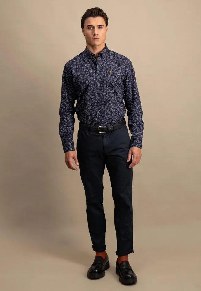 Shirts Men FYNCHHATTON Shirt With Minimal Print And Buttondown Collar Winter Whitehazeldark Navynavydark Blue