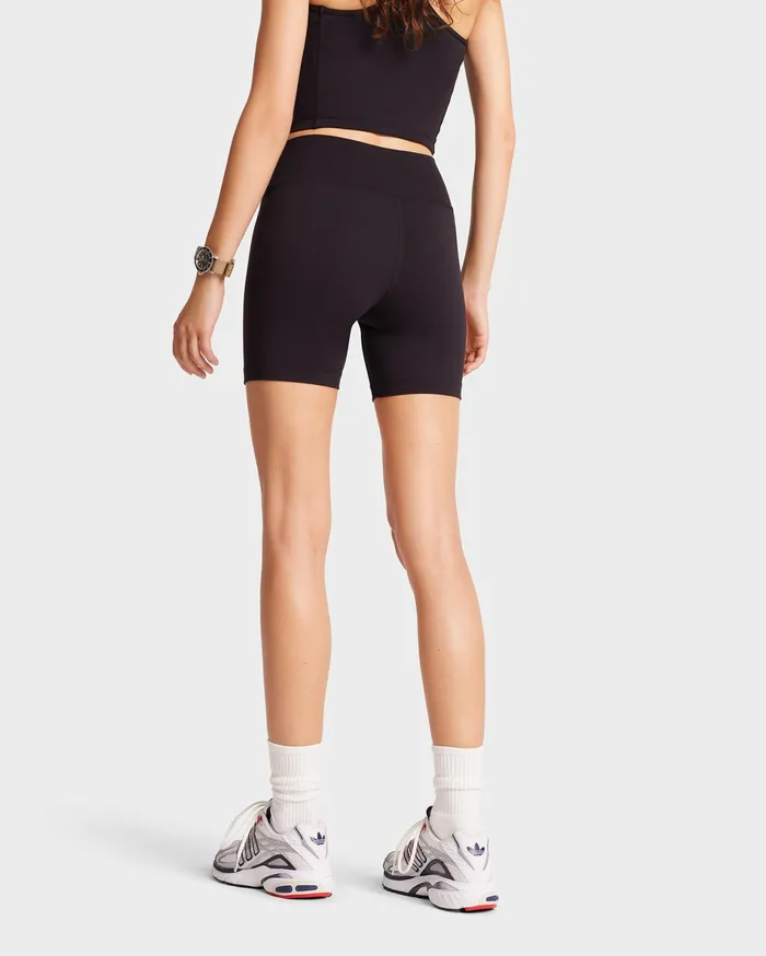 Sporty and Rich Activewear Women Serif Logo Biker Short 8211 BlackWhite