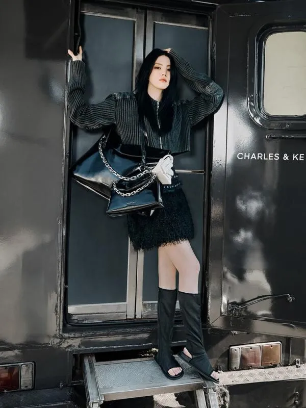 Women Andromeda ChunkyChain Top Handle Bag 8211 Noir CHARLES and KEITH Top Handle Bags