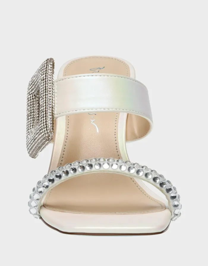 Women ANNY IVORY Ivory Betsey Johnson