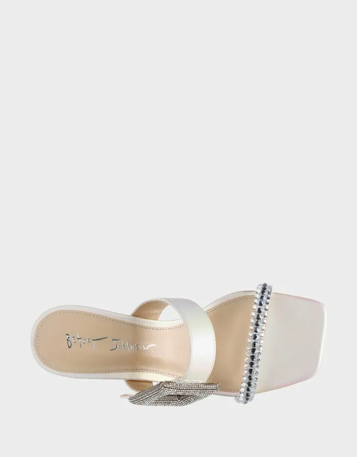 Women ANNY IVORY Ivory Betsey Johnson