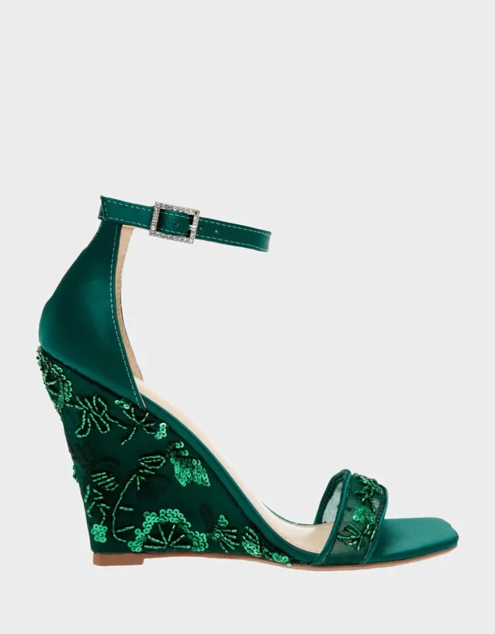 Women IVAN EMERALD Emerald Betsey Johnson