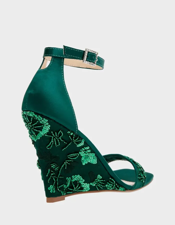 Women IVAN EMERALD Emerald Betsey Johnson