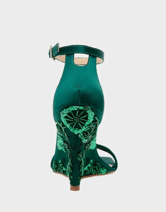 Women IVAN EMERALD Emerald Betsey Johnson