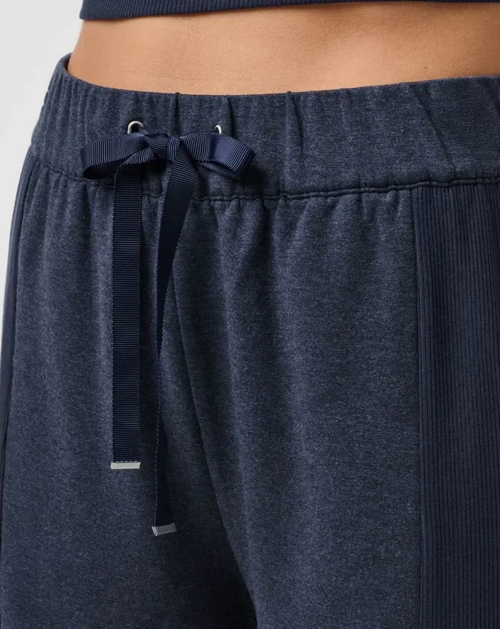 Women Shorts TravisMathew CLOUD TERRY RIB SHORT Heather Navy Blazer